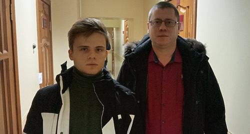 Vladislav Kushnir (on the left) with Anton Schurov, his representative. Photo by Vyacheslav Yaschenko for the "Caucasian Knot" Vladislav Kushnir (on the left) with Anton Schurov, his representative. Photo by Vyacheslav Yaschenko for the "Caucasian Knot"