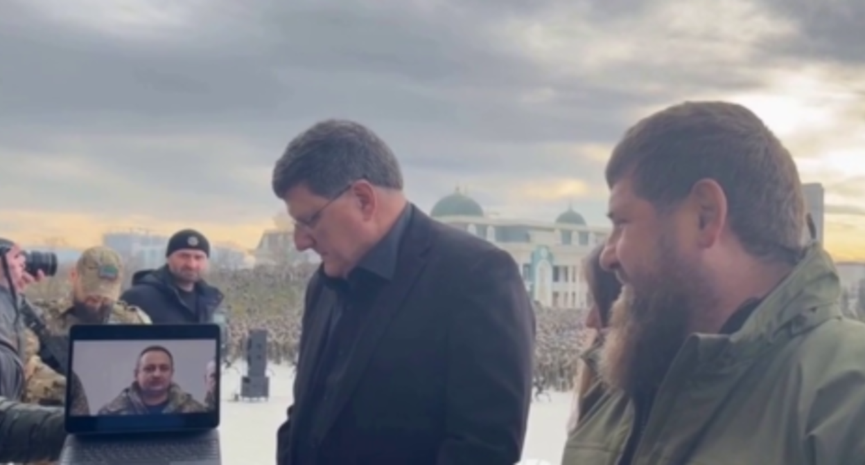 Scott Ritter and Ramzan Kadyrov watching a video appeal of an Ukrainian prisoner of war. Screenshot of the video posted by the RIA Novosti on January 5, 2024 https://t.me/rian_ru/226938 Scott Ritter and Ramzan Kadyrov watching a video appeal of an Ukrainian prisoner of war. Screenshot of the video posted by the RIA Novosti on January 5, 2024 https://t.me/rian_ru/226938