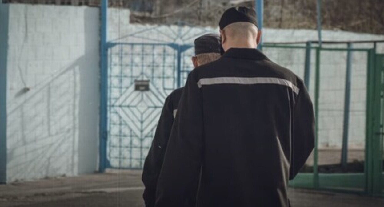 Prisoners in a colony. Screenshot of the video https://www.youtube.com/watch?v=O4R4RBy3Ukc Prisoners in a colony. Screenshot of the video https://www.youtube.com/watch?v=O4R4RBy3Ukc