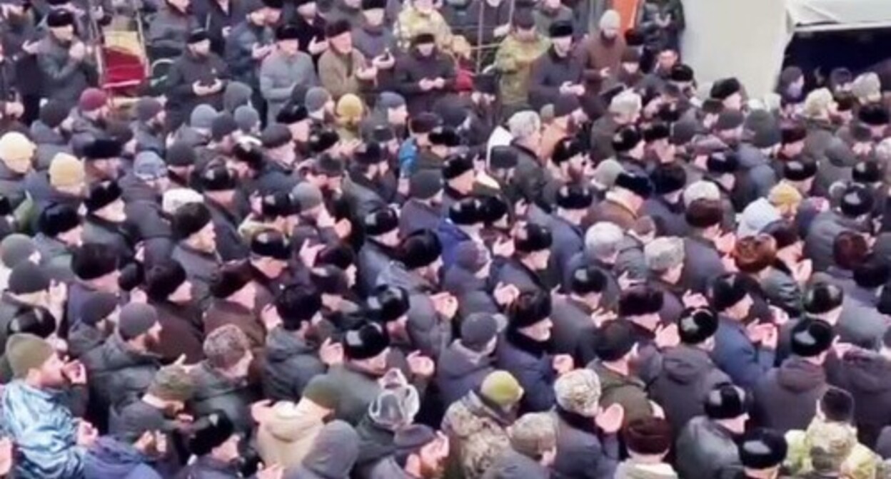 A collective prayer. Screenshot of the video posted on the Telegram channel "ChP Grozny" on January 17, 2024 https://t.me/chpgrozny_95/7769 A collective prayer. Screenshot of the video posted on the Telegram channel "ChP Grozny" on January 17, 2024 https://t.me/chpgrozny_95/7769