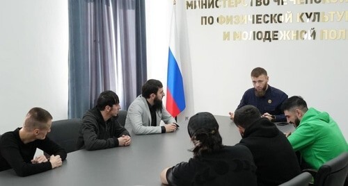 Chechen Minister, Isa Ibragimov, talks to bloggers. Photo from Isa Ibragimov's Instagram (the activities of the Meta Company, owning Instagram, are banned in Russia) Chechen Minister, Isa Ibragimov, talks to bloggers. Photo from Isa Ibragimov's Instagram (the activities of the Meta Company, owning Instagram, are banned in Russia)