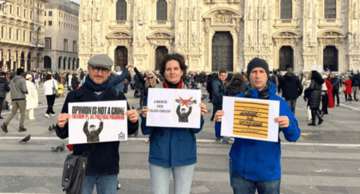 Participants of an action in support of the human rights defender Oleg Orlov* (included into the register of foreign agents), held in Milan on February 15, 2024 https://activatica.org/content/8f21d44d-bdda-48d7-8daf-92d96c5ebd2c/akcii-v-podderzhku-olega-orlova-v-italii-i-portugalii Participants of an action in support of the human rights defender Oleg Orlov* (included into the register of foreign agents), held in Milan on February 15, 2024 https://activatica.org/content/8f21d44d-bdda-48d7-8daf-92d96c5ebd2c/akcii-v-podderzhku-olega-orlova-v-italii-i-portugalii