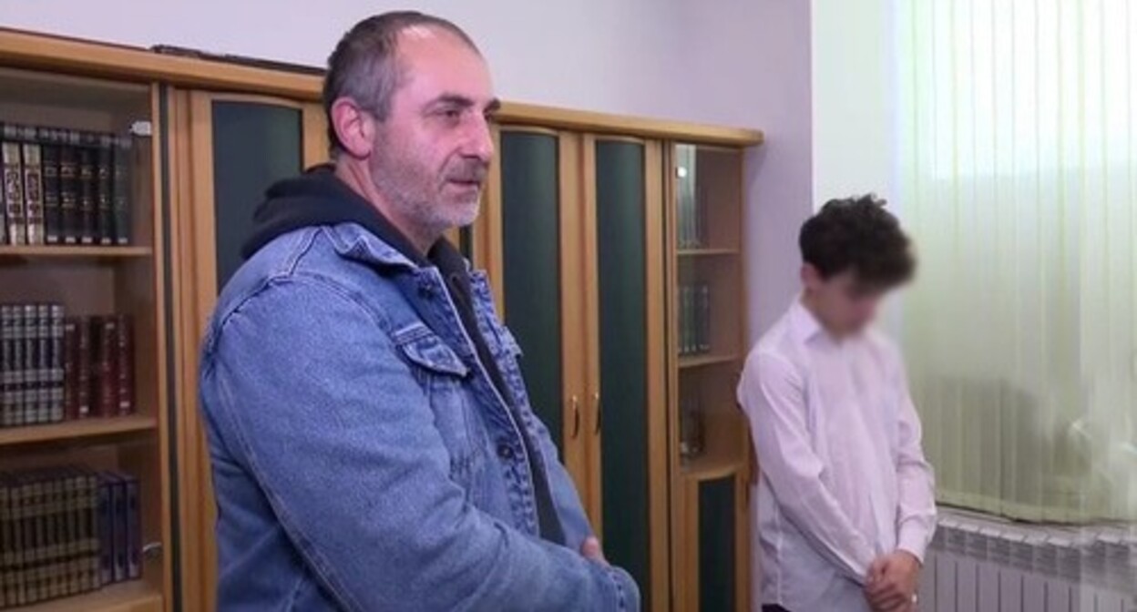 The Spiritual Administration of Muslims of Kabardino-Balkaria published on the Internet the face of a teenager who recorded a video with derogatory statements about the Koran. Screenshot of the video posted on the Instagam account goloskbr (the activities of the Meta Company, owning Instagram, are banned in Russia) The Spiritual Administration of Muslims of Kabardino-Balkaria published on the Internet the face of a teenager who recorded a video with derogatory statements about the Koran. Screenshot of the video posted on the Instagam account goloskbr (the activities of the Meta Company, owning Instagram, are banned in Russia)