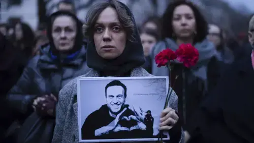 Participants in Navalny's commemoration. Screenshot of a video https://ru.euronews.com/video/2024/02/17/navalny-reax-update Participants in Navalny's commemoration. Screenshot of a video https://ru.euronews.com/video/2024/02/17/navalny-reax-update