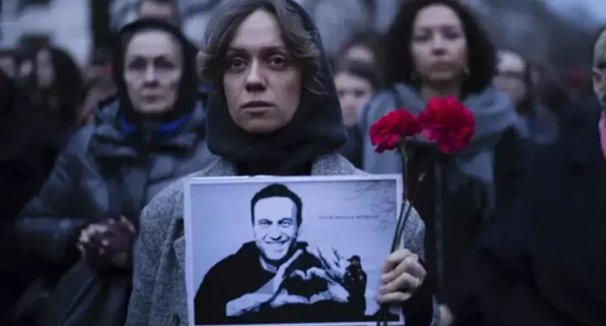 Participants in Navalny's commemoration. Screenshot of a video https://ru.euronews.com/video/2024/02/17/navalny-reax-update Participants in Navalny's commemoration. Screenshot of a video https://ru.euronews.com/video/2024/02/17/navalny-reax-update