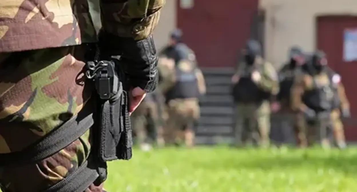 Law enforcers. Photo: https://fortanga.org/2020/09/ubit-nelzya-zaderzhivat-pochemu-siloviki-v-ingushetii-vo-vremya-speczoperaczij-tak-chasto-ubivayut-lyudej/ Law enforcers. Photo: https://fortanga.org/2020/09/ubit-nelzya-zaderzhivat-pochemu-siloviki-v-ingushetii-vo-vremya-speczoperaczij-tak-chasto-ubivayut-lyudej/