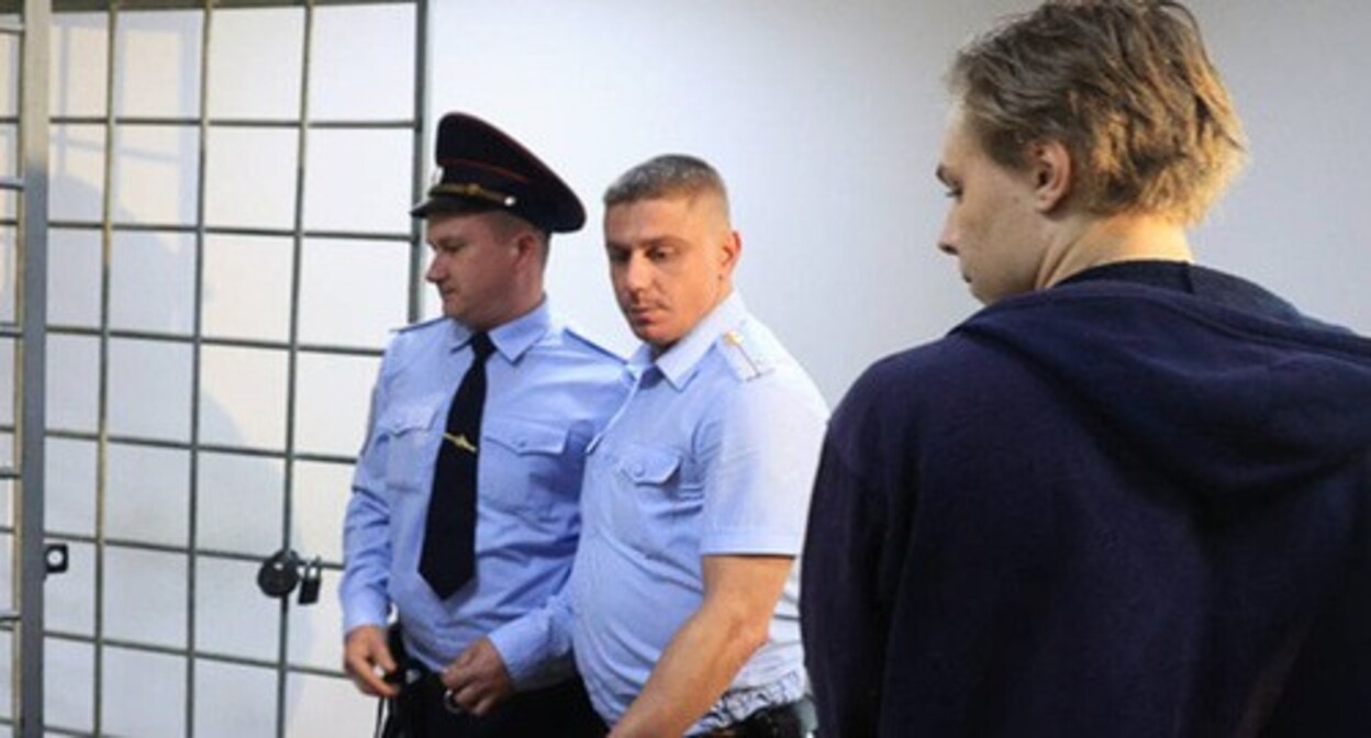 Nikita Zhuravel (on the right) at a court. Photo: Dmitry Rogulin / "Gorodskie Vesti" (City News) Nikita Zhuravel (on the right) at a court. Photo: Dmitry Rogulin / "Gorodskie Vesti" (City News)