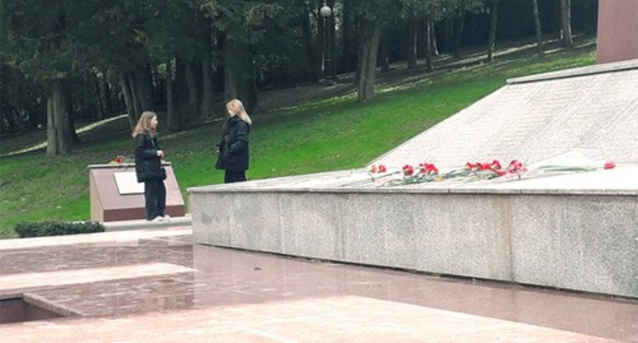 Flowers at the memorial complex laid by the Sochi townspeople on February 23. Photo by Kristina Romanova for the "Caucasian Knot" Flowers at the memorial complex laid by the Sochi townspeople on February 23. Photo by Kristina Romanova for the "Caucasian Knot"
