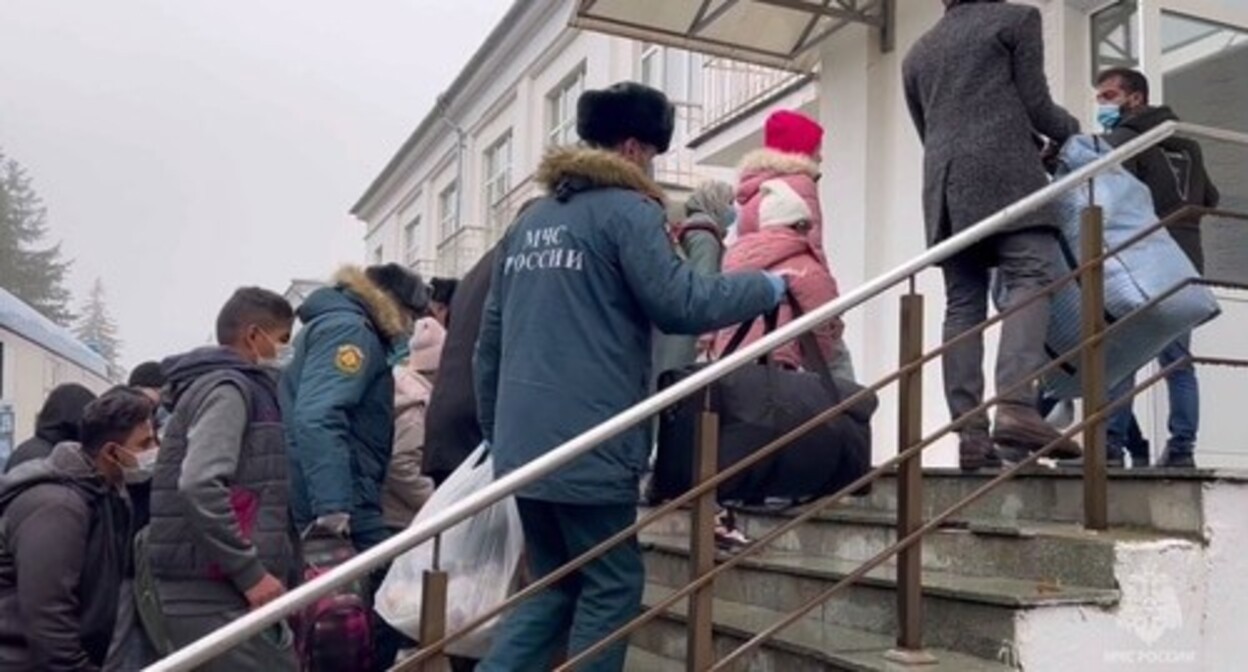 The emergency workers accompany migrants from Palestine. Screenshot of the video by the chief Department for Kabardino-Balkaria of the Russian Ministry for Emergencies https://t.me/mchskbr The emergency workers accompany migrants from Palestine. Screenshot of the video by the chief Department for Kabardino-Balkaria of the Russian Ministry for Emergencies https://t.me/mchskbr