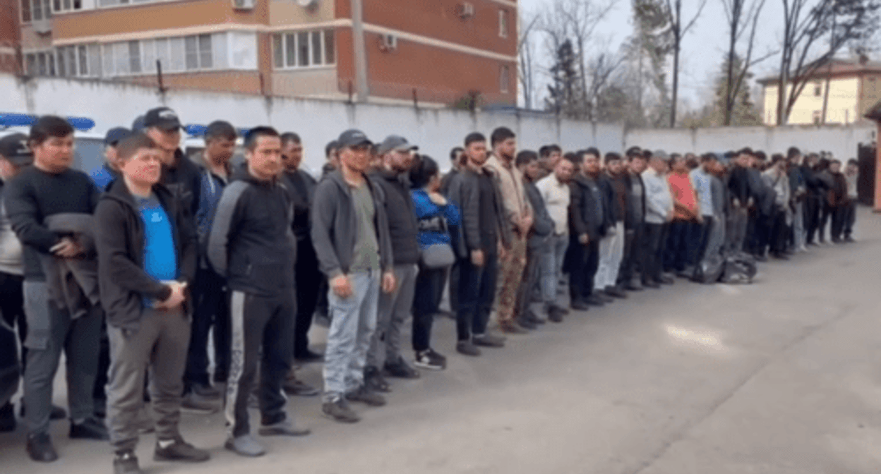 Migrants detained as a result of the raids. Screenshot of the video posted on the Telegram channel of the Krasnodar city police on April 4, 2024 https://t.me/mvd23krasnodar/3192 Migrants detained as a result of the raids. Screenshot of the video posted on the Telegram channel of the Krasnodar city police on April 4, 2024 https://t.me/mvd23krasnodar/3192