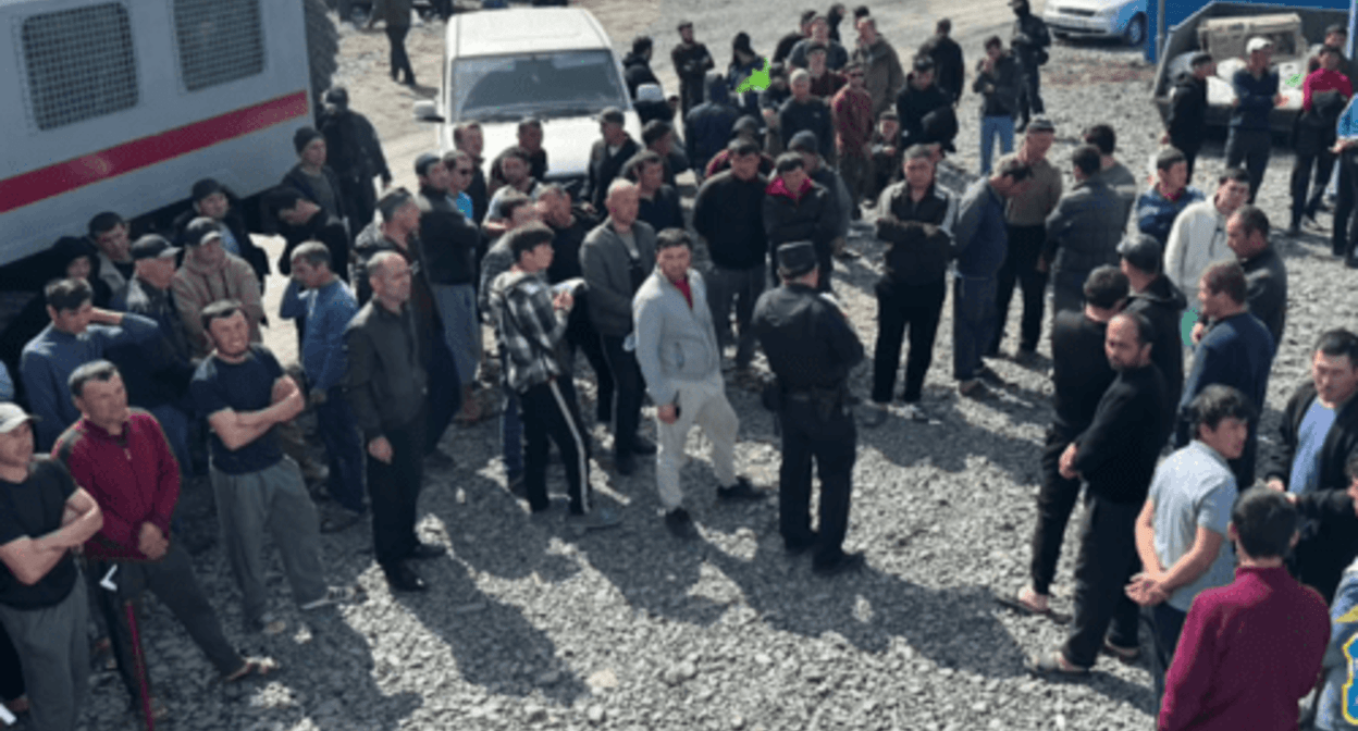 A police raid for migrants documents' check in the Rostov Region. Screenshot of the video posted by the Ministry of Internal Affairs for the Rostov Region on April 4, 2024 https://t.me/gumvdro/186 A police raid for migrants documents' check in the Rostov Region. Screenshot of the video posted by the Ministry of Internal Affairs for the Rostov Region on April 4, 2024 https://t.me/gumvdro/186