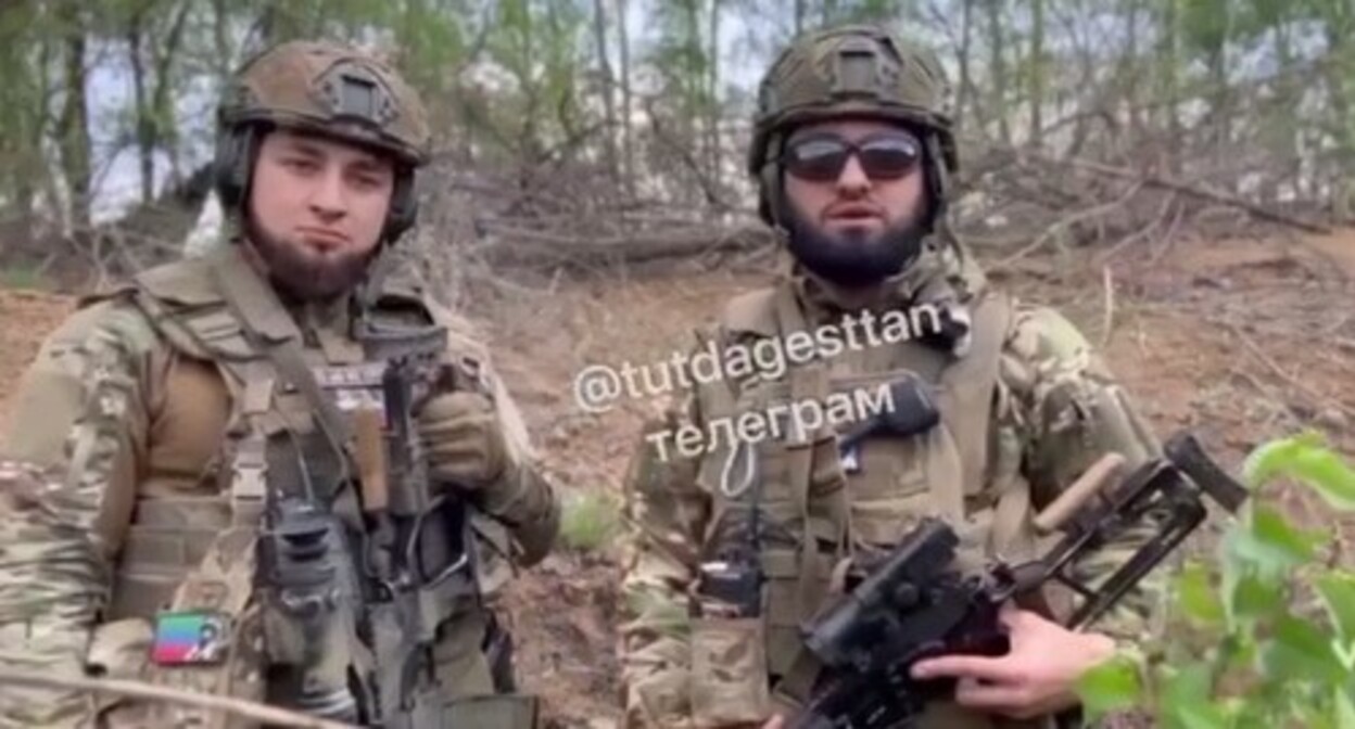 Dagestani officers demanded to punish the parents of the teenagers who beat the schoolgirl. Screenshot of the video appeal posted on the Telegram channel of the “Chernovik” (Rough Draft) newspaper https://t.me/chernovik/70570 Dagestani officers demanded to punish the parents of the teenagers who beat the schoolgirl. Screenshot of the video appeal posted on the Telegram channel of the “Chernovik” (Rough Draft) newspaper https://t.me/chernovik/70570