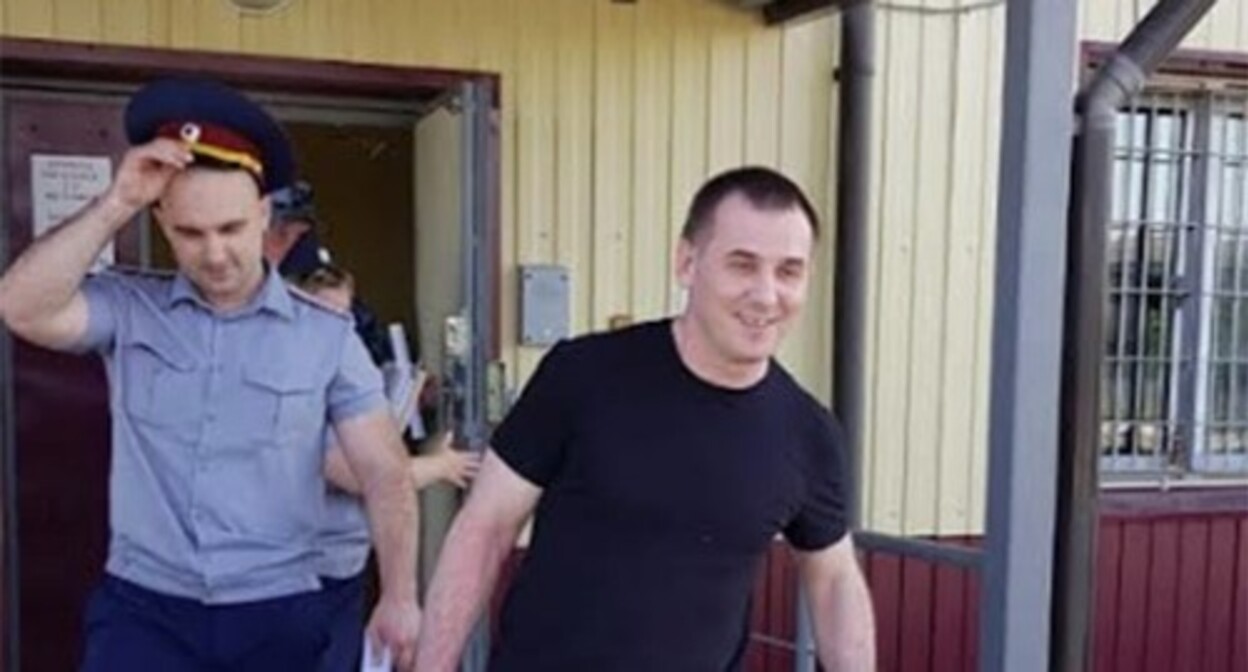 Igor Nagavkin (right) after release from custody. Photo courtesy of Natalia Shishlina Igor Nagavkin (right) after release from custody. Photo courtesy of Natalia Shishlina