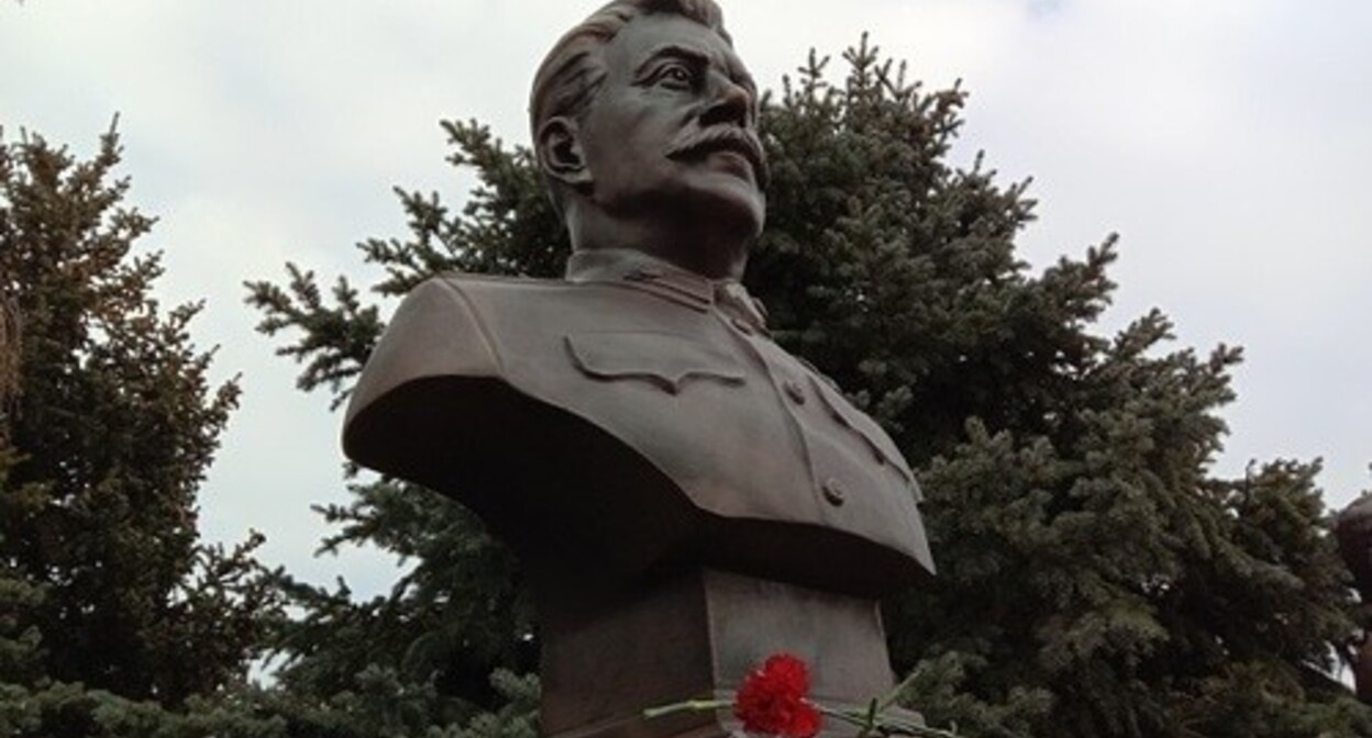 A bust of Stalin. Photo by Vyacheslav Yaschenko for the "Caucasian Knot" A bust of Stalin. Photo by Vyacheslav Yaschenko for the "Caucasian Knot"