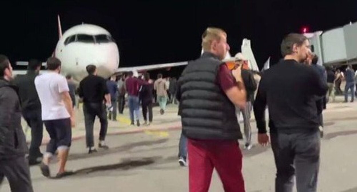 The riots at an airport in Makhachkala. October 2023. Photo: https://twitter.com/Republic_Mag/status/1718701258935038204/video/2 The riots at an airport in Makhachkala. October 2023. Photo: https://twitter.com/Republic_Mag/status/1718701258935038204/video/2