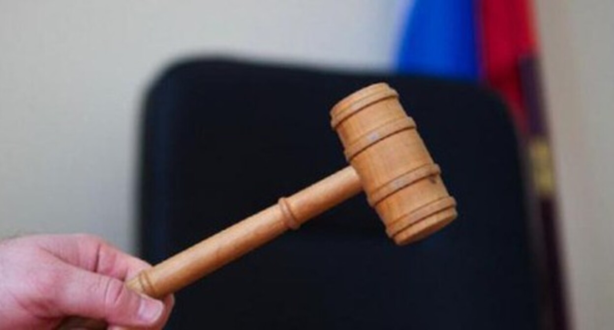 A gavel. Photo: Fyodor Obmaykin / Yugopolis A gavel. Photo: Fyodor Obmaykin / Yugopolis