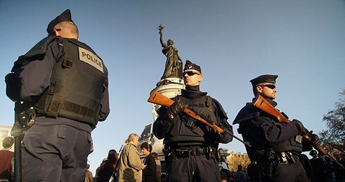 The police. France. Photo: Mstyslav Chernov.https://ru.wikipedia.org The police. France. Photo: Mstyslav Chernov.https://ru.wikipedia.org