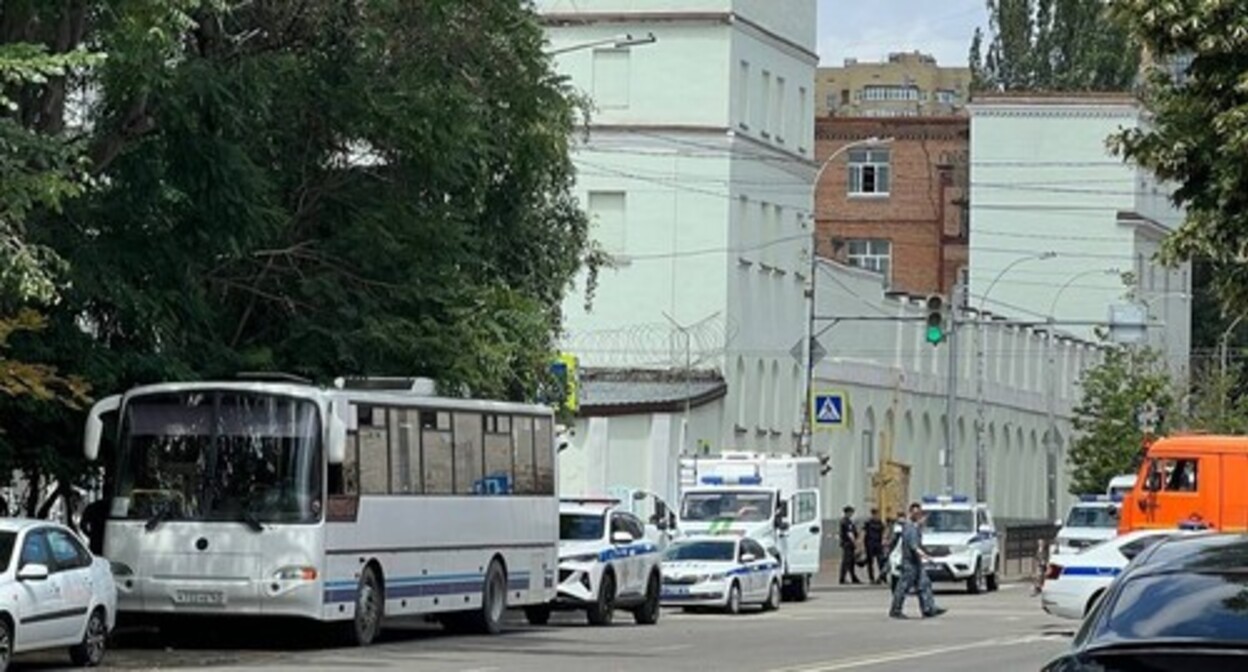Law enforcers at the SIZO (pre-trial prison) No. 1 in Rostov-on-Don. June 16, 2024. Photo from the Telegram channel "Gorod Rostov Papa" https://t.me/gorodrostovpapa1/1821 Law enforcers at the SIZO (pre-trial prison) No. 1 in Rostov-on-Don. June 16, 2024. Photo from the Telegram channel "Gorod Rostov Papa" https://t.me/gorodrostovpapa1/1821