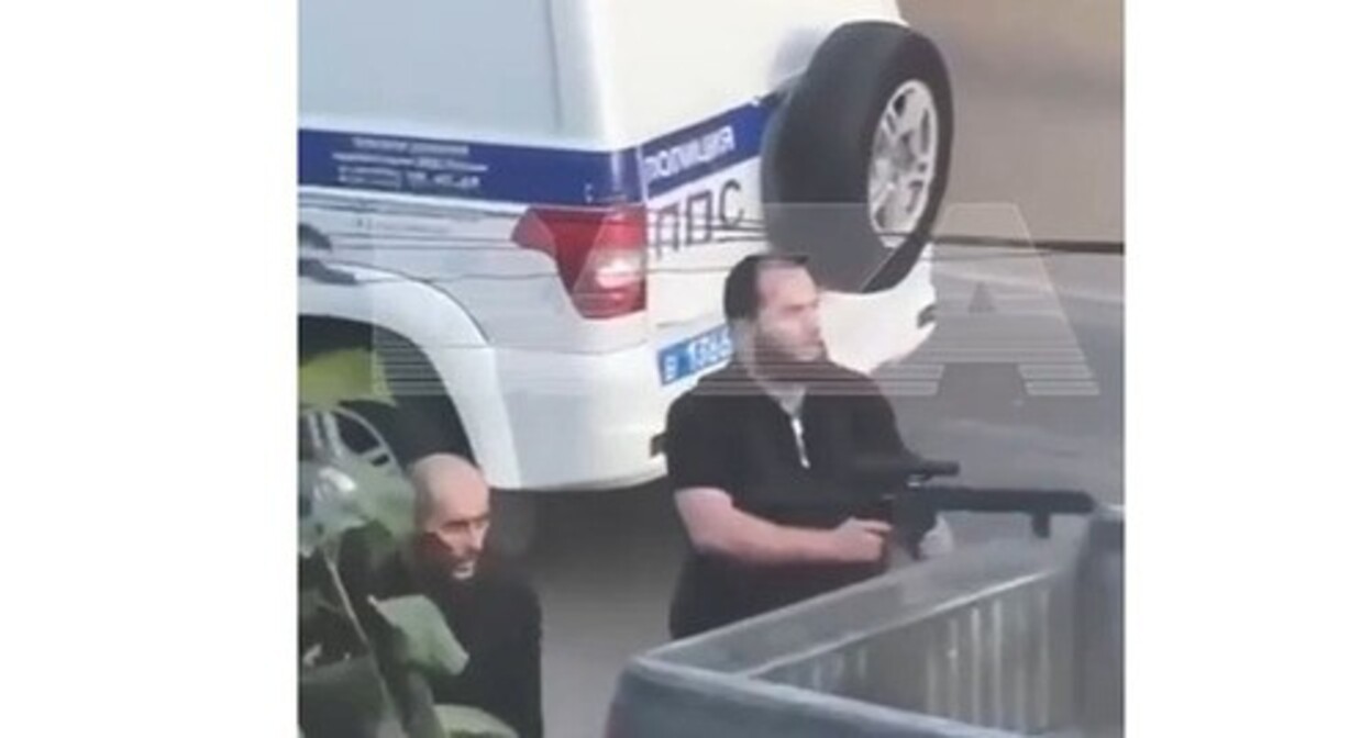 A shootout in Makhachkala. June 23, 2024. Screenshot of a video posted on the Baza Telegram channel A shootout in Makhachkala. June 23, 2024. Screenshot of a video posted on the Baza Telegram channel