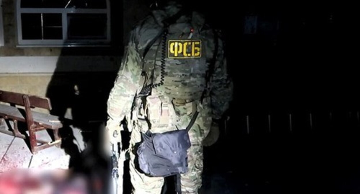 A law enforcer at the site of the militants' attack. Dagestan, June 23, 2024. Photo: http://nac.gov.ru A law enforcer at the site of the militants' attack. Dagestan, June 23, 2024. Photo: http://nac.gov.ru