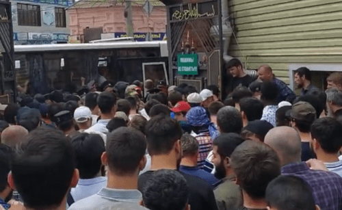 Believers at a mosque in Astrakhan. Screenshot of a video courtesy of an eyewitness for the "Caucasian Knot" Believers at a mosque in Astrakhan. Screenshot of a video courtesy of an eyewitness for the "Caucasian Knot"