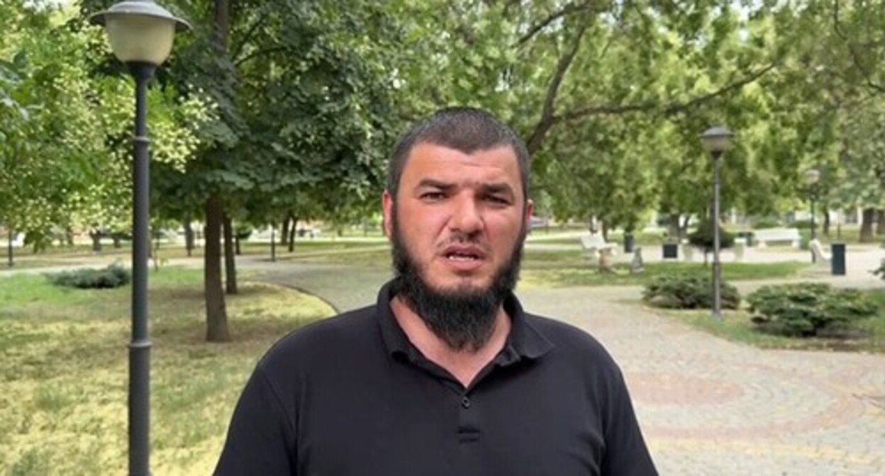 Vakhid Ilyasov, a resident of Chechnya, publicly apologized. Screenshot of a video posted in Apti Alaudinov’s Telegram channel on July 21, 2024 Vakhid Ilyasov, a resident of Chechnya, publicly apologized. Screenshot of a video posted in Apti Alaudinov’s Telegram channel on July 21, 2024