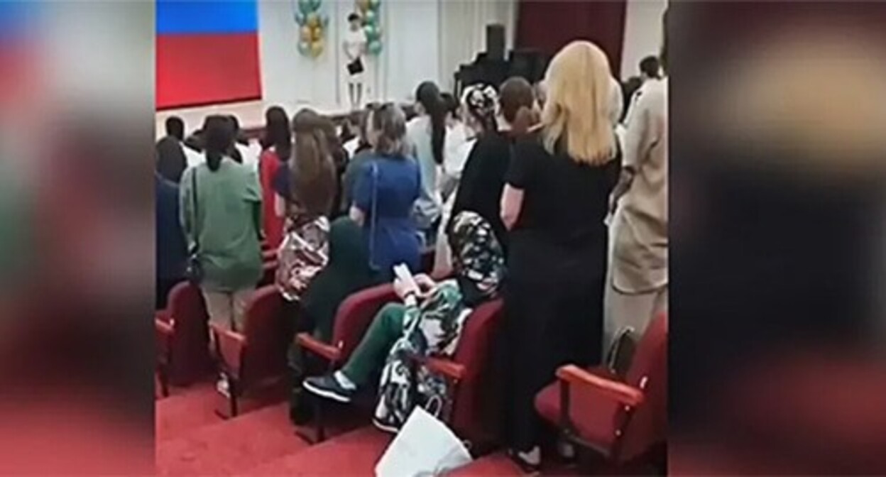 The participants in the event for school graduates in Nalchik. Screenshot of a video posted on the Mash Gor Telegram channel https://t.me/mash_gor/5775 The participants in the event for school graduates in Nalchik. Screenshot of a video posted on the Mash Gor Telegram channel https://t.me/mash_gor/5775
