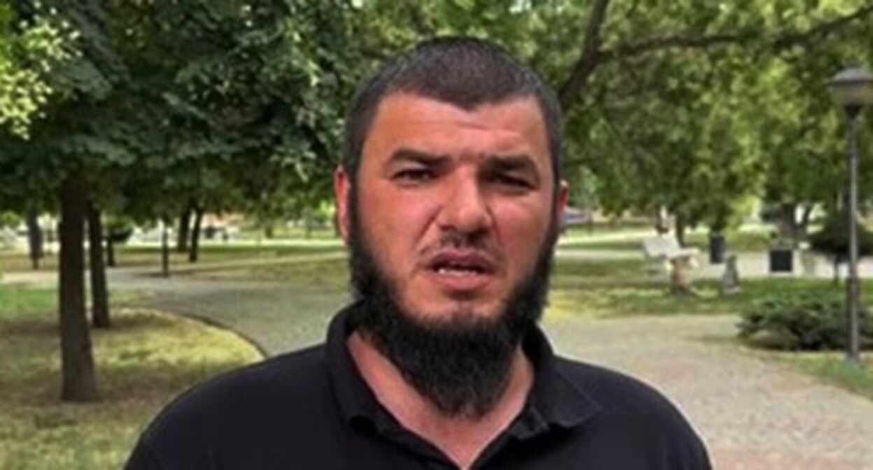 Vakhid Ilyasov, a resident of Chechnya, publicly apologized. Screenshot of a video posted in Apti Alaudinov’s Telegram channel on July 21, 2024 Vakhid Ilyasov, a resident of Chechnya, publicly apologized. Screenshot of a video posted in Apti Alaudinov’s Telegram channel on July 21, 2024