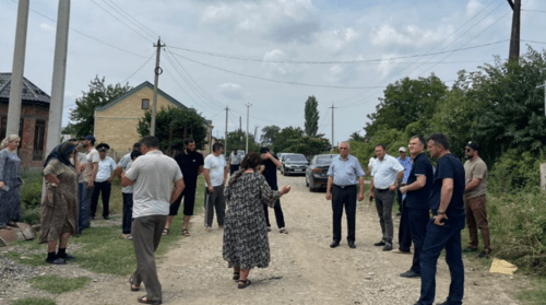 A meeting of the Suleiman-Stalsky district administration officials with the residents of the village of Darkush-Kazmalyar. Screenshot of the photo posted on the Telegram channel of the local administration on August 10, 2024 https://t.me/infostal/16414 A meeting of the Suleiman-Stalsky district administration officials with the residents of the village of Darkush-Kazmalyar. Screenshot of the photo posted on the Telegram channel of the local administration on August 10, 2024 https://t.me/infostal/16414