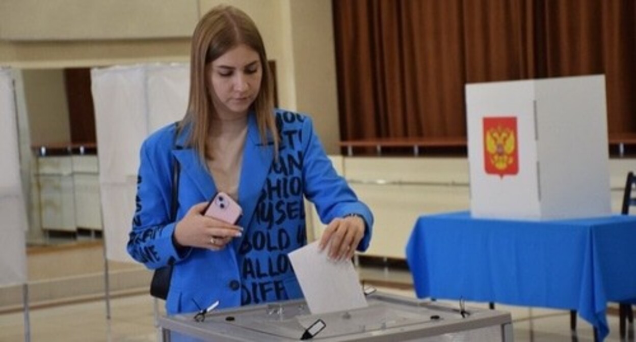 Voting at a polling station. Photo: press service of the regional election commission in Krasnodar Territory https://t.me/izbirkomkuban/2314 Voting at a polling station. Photo: press service of the regional election commission in Krasnodar Territory https://t.me/izbirkomkuban/2314