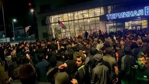 Mass riots at the Uytash Airport. Makhachkala, October 2023. Photo: "Golos Dagestana" (The Voice of Dagestan) https://m.vk.com/wall-74219800_2410922?offset=1&reply=2412032 Mass riots at the Uytash Airport. Makhachkala, October 2023. Photo: "Golos Dagestana" (The Voice of Dagestan) https://m.vk.com/wall-74219800_2410922?offset=1&reply=2412032