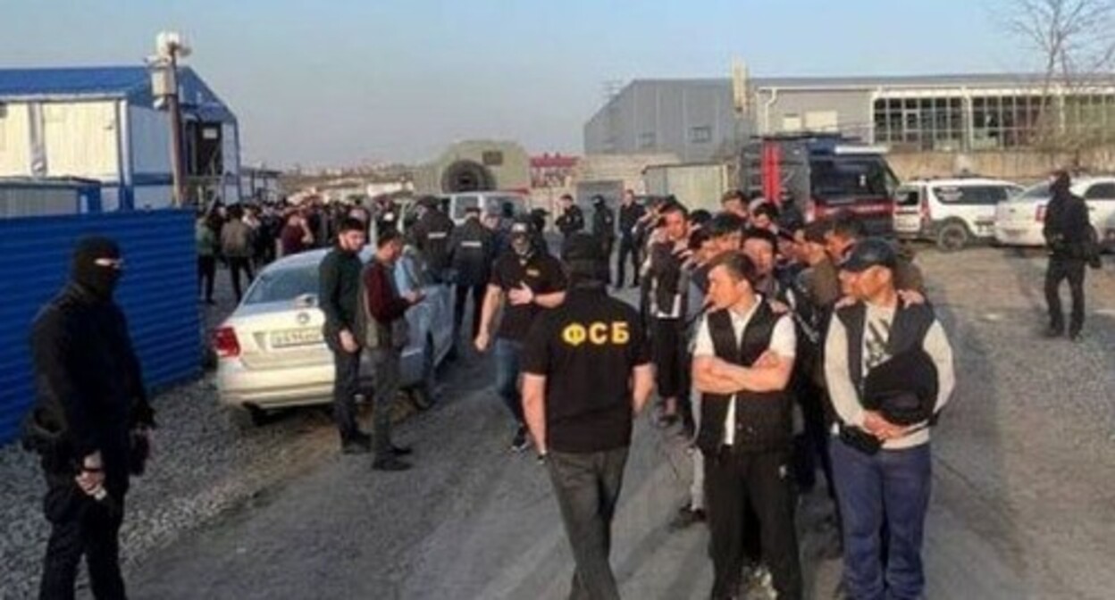 A raid aimed to find illegal migrants. Photo by the press service of the Russia's Federal Security Service in the Rostov region A raid aimed to find illegal migrants. Photo by the press service of the Russia's Federal Security Service in the Rostov region