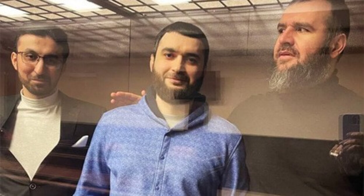 Kemal Tambiev, Abdulmumin Gadjiev, Abubakar Rizvanov (in a courtroom). Photo: the "Chernovik" (Draft) outlet https://chernovik.net/news/k-chemu-prizyval-abdulmumin Kemal Tambiev, Abdulmumin Gadjiev, Abubakar Rizvanov (in a courtroom). Photo: the "Chernovik" (Draft) outlet https://chernovik.net/news/k-chemu-prizyval-abdulmumin