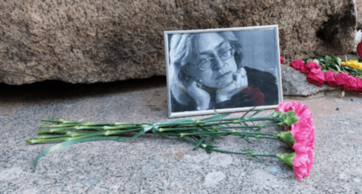 Anna Politkovskaya's portrait and flowers laid at the Solovetsky Stone. Screenshot of the photo posted on the Telegram channel of Boris Vishnevsky* (included into the register of foreign agents) on October 7, 2024 https://t.me/visboris/12045 Anna Politkovskaya's portrait and flowers laid at the Solovetsky Stone. Screenshot of the photo posted on the Telegram channel of Boris Vishnevsky* (included into the register of foreign agents) on October 7, 2024 https://t.me/visboris/12045