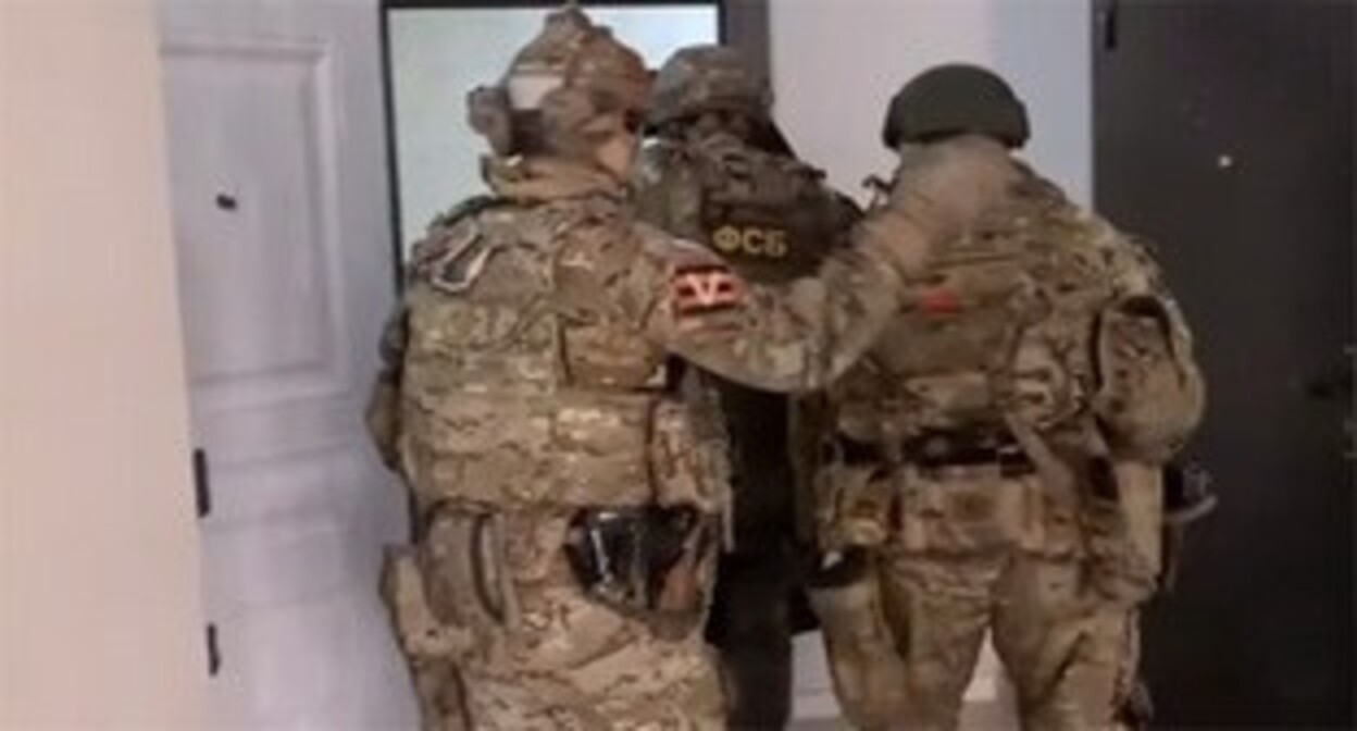 An operation conducted by law enforcers to detain militants. Screenshot of a video posted on Telegram https://t.me/sapakavkaz/2862 An operation conducted by law enforcers to detain militants. Screenshot of a video posted on Telegram https://t.me/sapakavkaz/2862