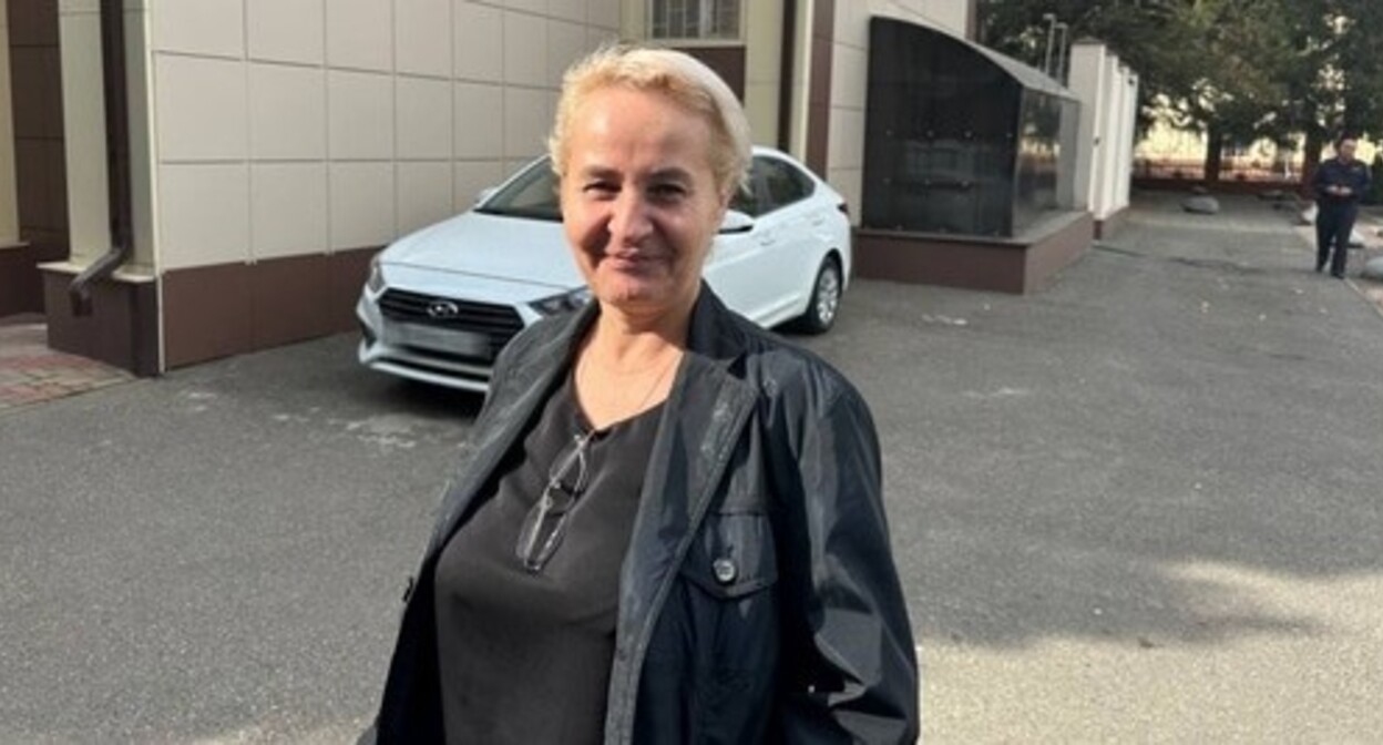 Elena Chernojvan at the court building. October 13, 2024. Photo posted on Alexander Safronov's Telegram channel https://t.me/redtemnik/4605 Elena Chernojvan at the court building. October 13, 2024. Photo posted on Alexander Safronov's Telegram channel https://t.me/redtemnik/4605