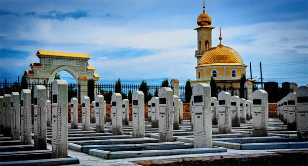 Memorial "Poazota Kashamash" in Nazran. Photo: https://gazetaingush.ru/v-ingushetii-vspominayut-zhertv-konflikta-oseni-1992-goda-v-prigorodnom-rayone-i-vladikavkaze Memorial "Poazota Kashamash" in Nazran. Photo: https://gazetaingush.ru/v-ingushetii-vspominayut-zhertv-konflikta-oseni-1992-goda-v-prigorodnom-rayone-i-vladikavkaze