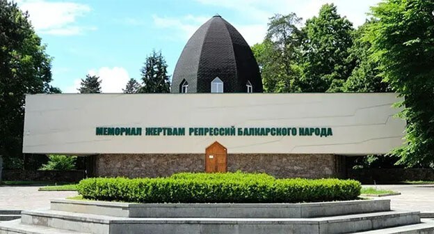 A memorial dedicated to victims of political repressions. Photo: https://www.culture.ru/institutes/7709/memorial-zhertv-politicheskikh-repressii-1944-1957-gg A memorial dedicated to victims of political repressions. Photo: https://www.culture.ru/institutes/7709/memorial-zhertv-politicheskikh-repressii-1944-1957-gg