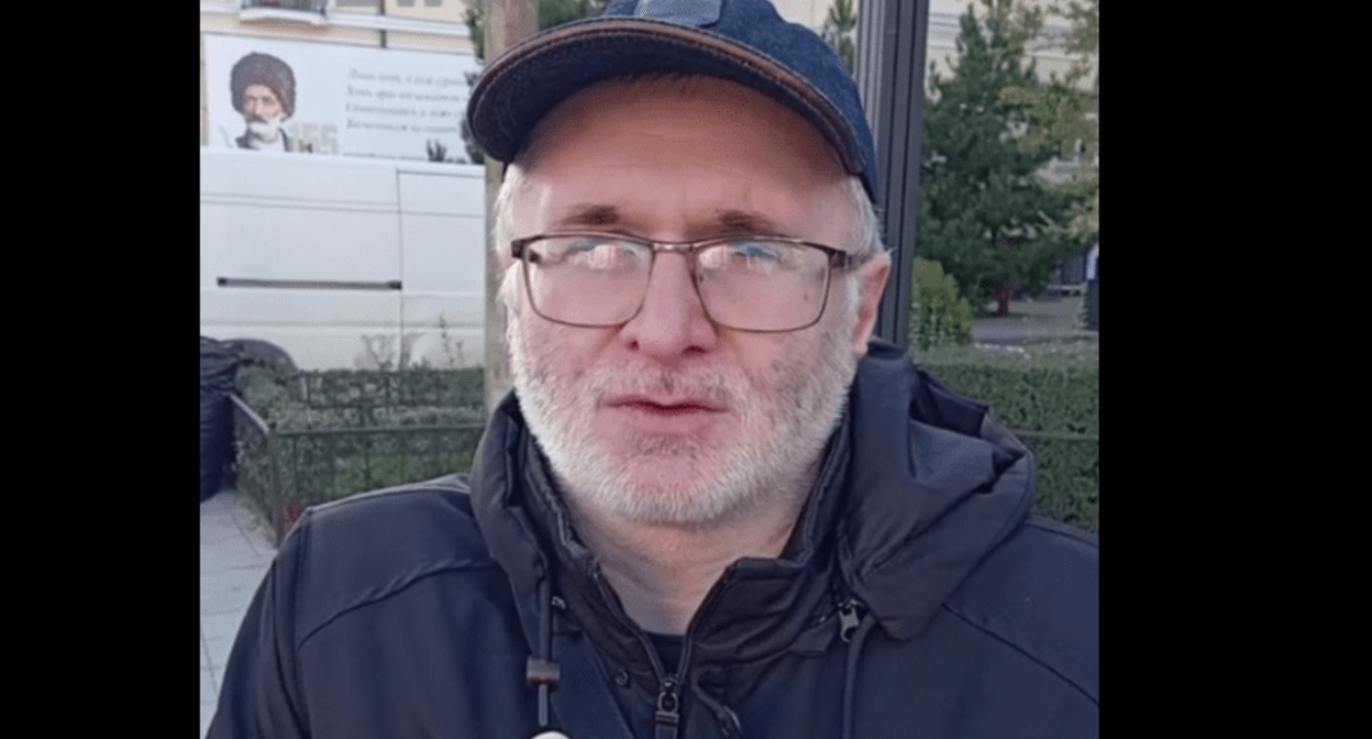 Magomed Magomedov after the picket held on November 4, 2024. Screenshot of a video by the RusNews https://t.me/rusnews/61838 Magomed Magomedov after the picket held on November 4, 2024. Screenshot of a video by the RusNews https://t.me/rusnews/61838