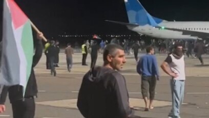 The riots in Makhachkala. October 29, 2023. Screenshot of a video https://www.currenttime.tv/a/32660404.html The riots in Makhachkala. October 29, 2023. Screenshot of a video https://www.currenttime.tv/a/32660404.html