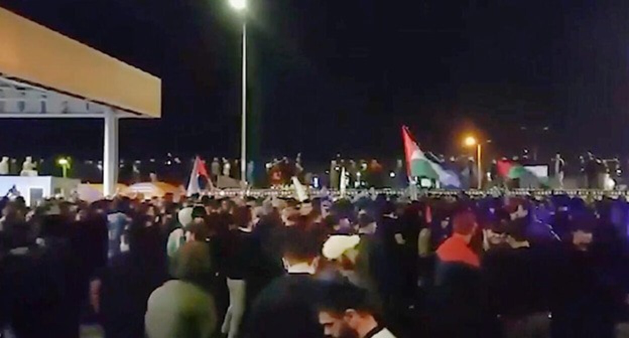 Riots at the airport in Makhachkala. October 2024. Screenshot of a video https://www.rbc.ru/politics/29/10/2023/653e8b169a79472511e4dcbc Riots at the airport in Makhachkala. October 2024. Screenshot of a video https://www.rbc.ru/politics/29/10/2023/653e8b169a79472511e4dcbc