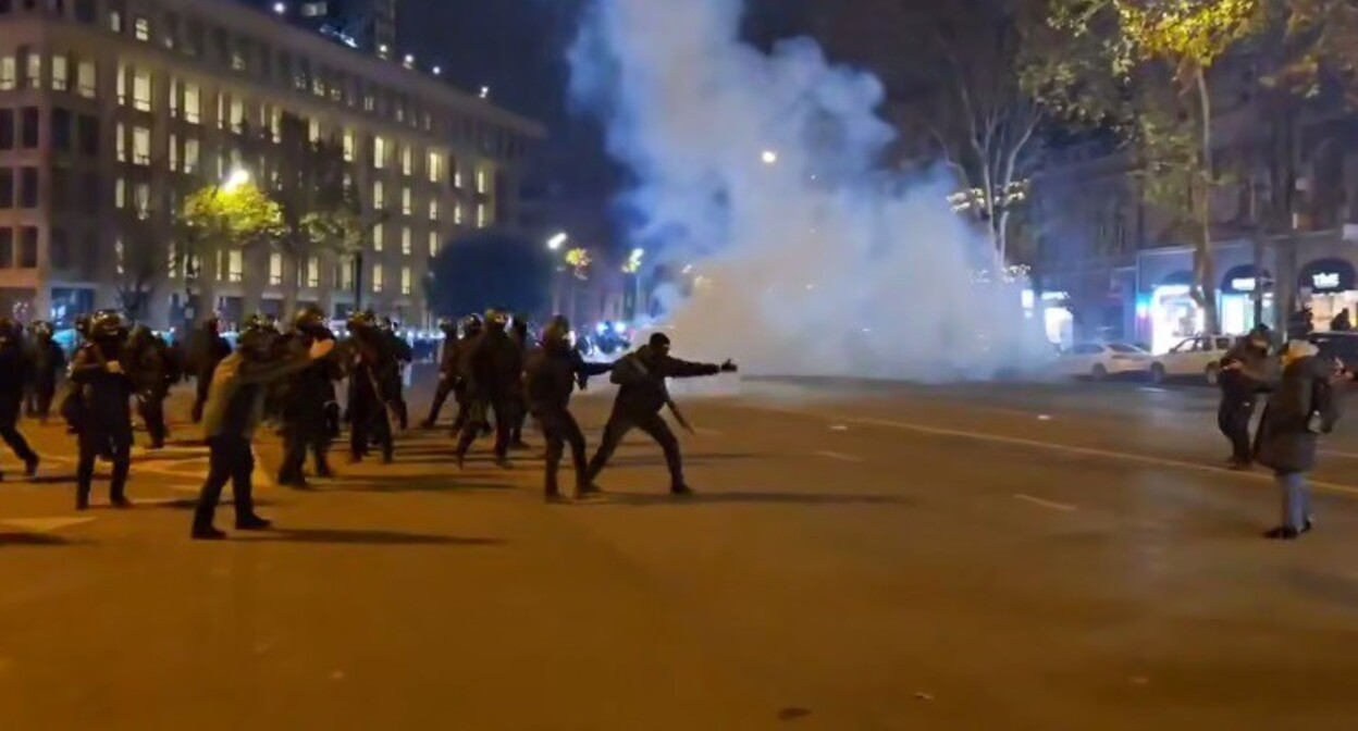 The dispersal of the rally held in Tbilisi. December 4, 2024. Screenshot of a video https://t.me/NGnewsgeorgia/2064 The dispersal of the rally held in Tbilisi. December 4, 2024. Screenshot of a video https://t.me/NGnewsgeorgia/2064