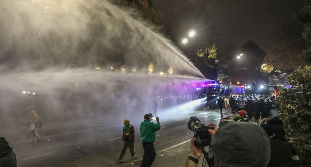 The police used water cannons to suppress a protest action. December 7, 2024. Photo by Aziz Karimov for the "Caucasian Knot" The police used water cannons to suppress a protest action. December 7, 2024. Photo by Aziz Karimov for the "Caucasian Knot"
