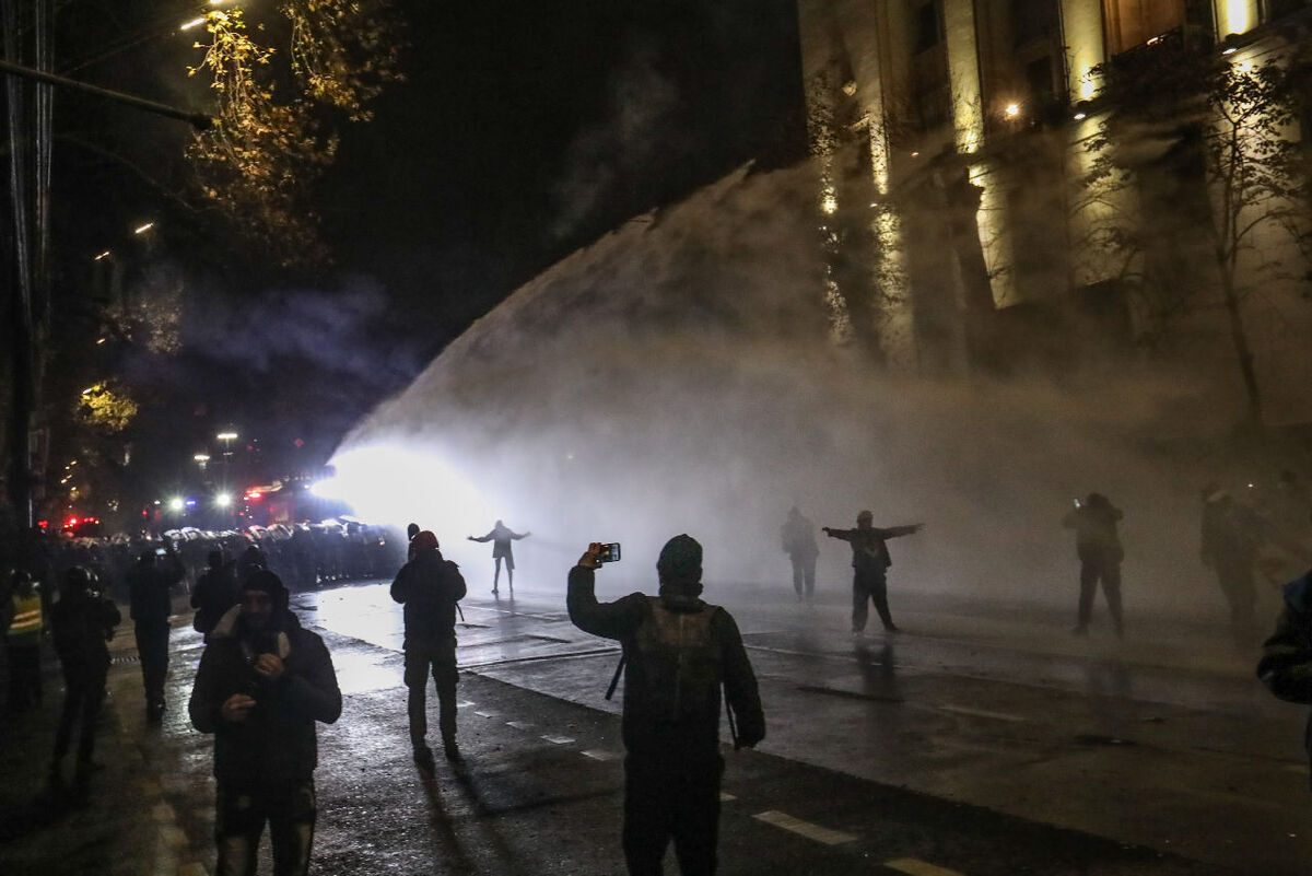The police uses water cannons at a protest action. December 7, 2024. Photo by Aziz Karimov for the "Caucasian Knot"