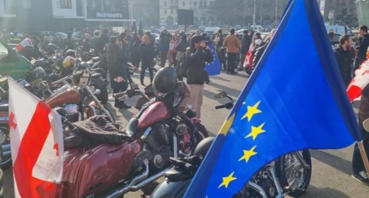 Protesters organized motorcycle rally. Tbilisi, December 22, 2024. Photo: Interpressnews https://www.interpressnews.ge/ru/article/165458-v-tbilisi-prokhodit-marsh-dvukhkolesnykh Protesters organized motorcycle rally. Tbilisi, December 22, 2024. Photo: Interpressnews https://www.interpressnews.ge/ru/article/165458-v-tbilisi-prokhodit-marsh-dvukhkolesnykh