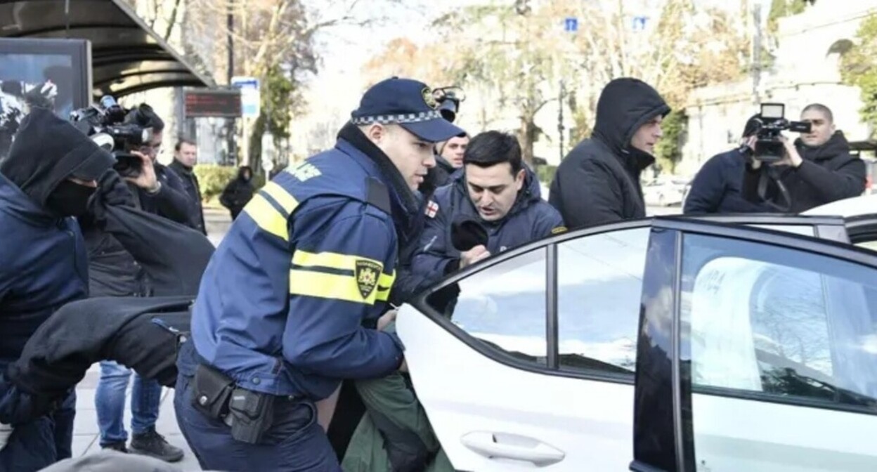 Law enforcers detain protesters in Tbilisi, December 2024. Photo: Interpressnews https://www.interpressnews.ge/ru/article/165626-po-informatsii-mvd-na-aktsii-protesta-pered-zdaniem-parlamenta-zaderzhano-6-chelovek Law enforcers detain protesters in Tbilisi, December 2024. Photo: Interpressnews https://www.interpressnews.ge/ru/article/165626-po-informatsii-mvd-na-aktsii-protesta-pered-zdaniem-parlamenta-zaderzhano-6-chelovek