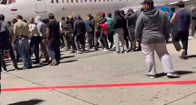 Riots at the airport in Makhachkala. Screenshot of a video https://tvzvezda.ru/news/20231030194-GL1aM.html Riots at the airport in Makhachkala. Screenshot of a video https://tvzvezda.ru/news/20231030194-GL1aM.html