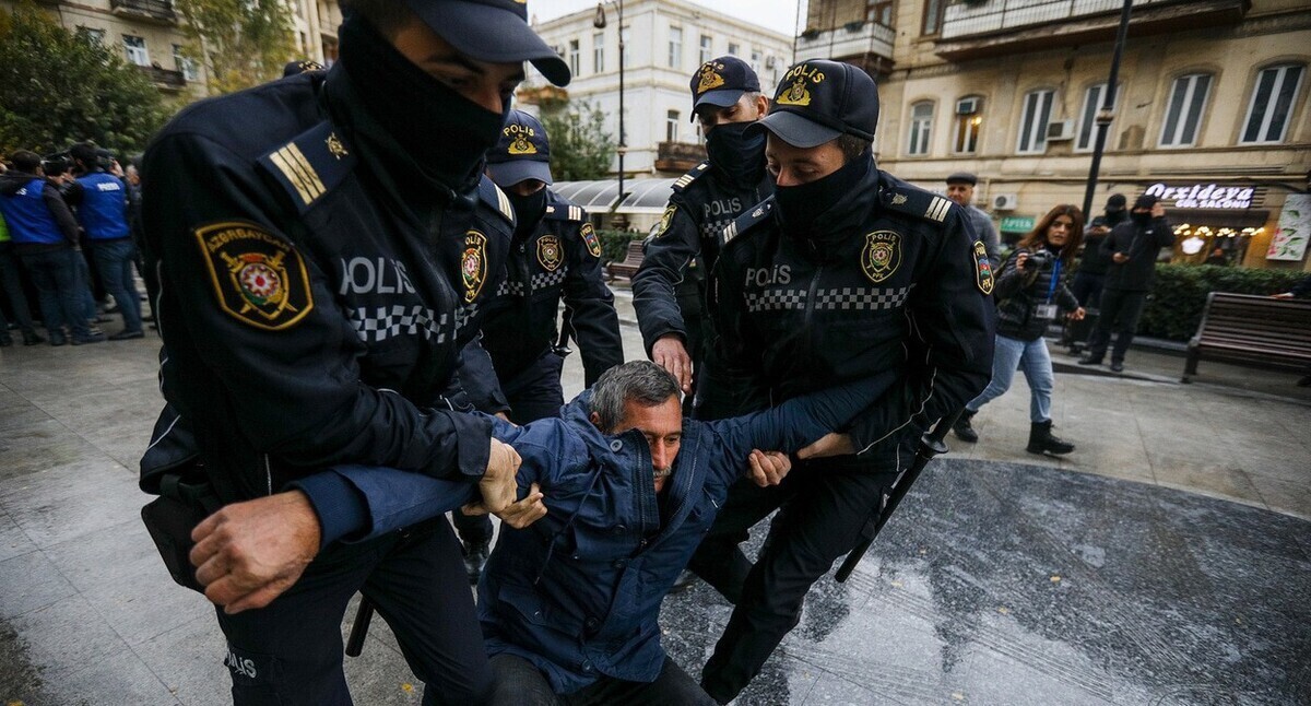 Law enforcers detain an activist in Azerbaijan. Photo by Aziz Karimov for the "Caucasian Knot"