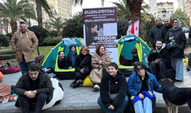 Tents near the building of the Constitutional Court in Batumi. Screenshot of a photo posted by "Batumelebi" on January 30, 2025, https://batumelebi.netgazeti.ge/news/560487/