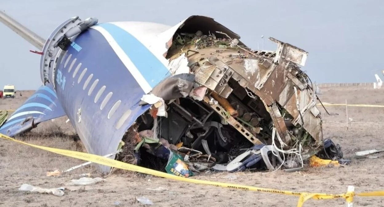 The crash of the Azerbaijan Airlines (AZAL) plane. Photo: https://musavat.com/news/opasnyj-dlya-zdorovya-preparat-svobodno-otpuskaetsya-aptekami_1142012.html The crash of the Azerbaijan Airlines (AZAL) plane. Photo: https://musavat.com/news/opasnyj-dlya-zdorovya-preparat-svobodno-otpuskaetsya-aptekami_1142012.html